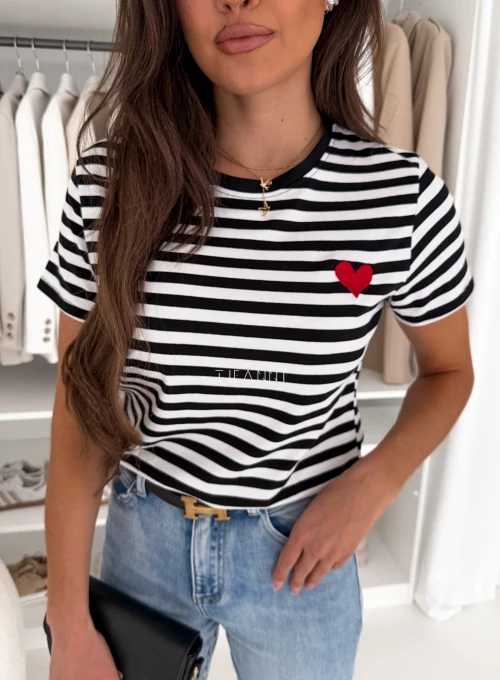 T-shirt w czarne paski i wyszytym sercem Rio biało czarne paski 1