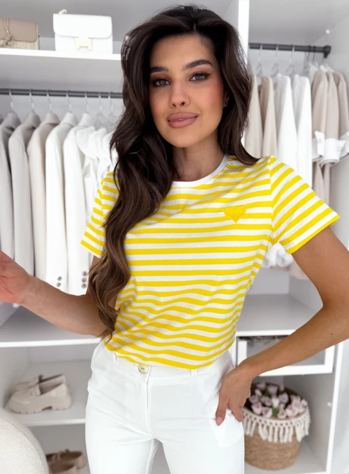T-shirt w cytrynowe paski i wyszytym sercem Rio