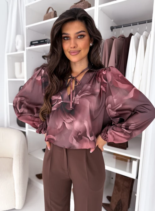 Bluzka z wiązaniem pod szyją w czekoladowe kwiaty Viva 3