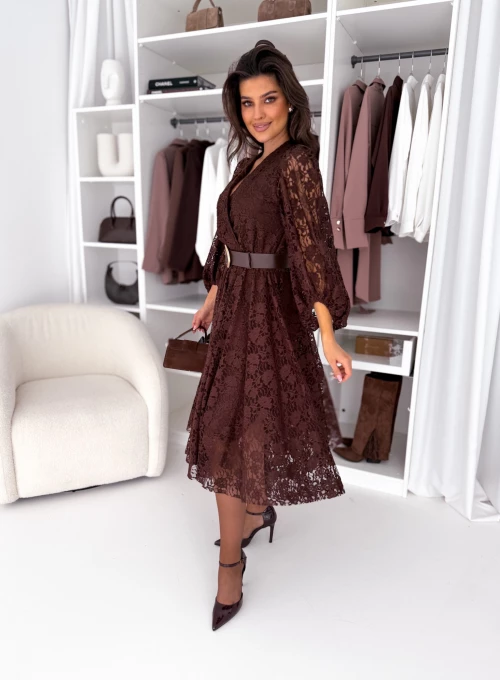 Sukienka z ozdobnym paskiem koronkowa czekolada Parvi 5
