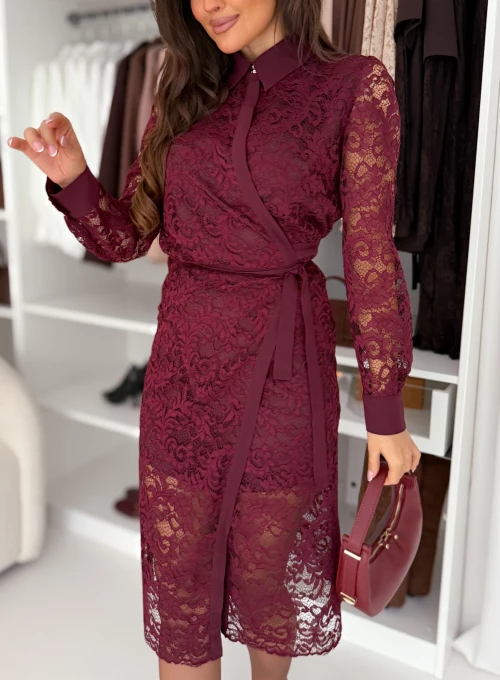 Sukienka wiązana w pasie koronkowa z kołnierzykiem bordowa Velluto 1