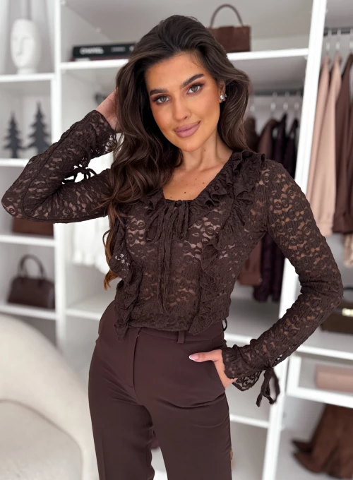 Bluzka koronkowa z ozdobnym dekoltem czekoladowa Dalia