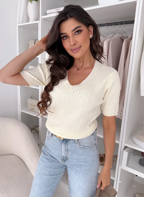 Bluzka-swetrowa z krótkim rękawem w splocie warkoczowym i dekoltem V-neck pastelowy żółty