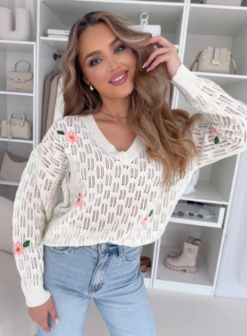 Ażurowy sweter Spring Blossom z haftowanymi kwiatkami