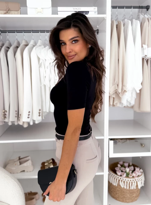 Bluzka wiskozowa Corti z okrągłym dekoltem czarna 4