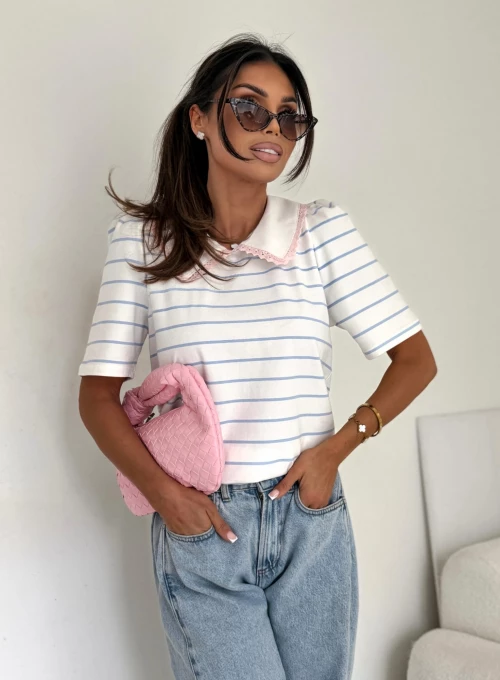 Bluzka bawełniana Porto z obszytym koronką kołnierzykiem biała w błękitne paski