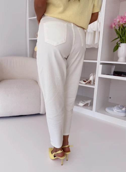 Spodnie z elastycznego jeansu typu Mom Fit w kolorze kokosowego mleczka Lena 4