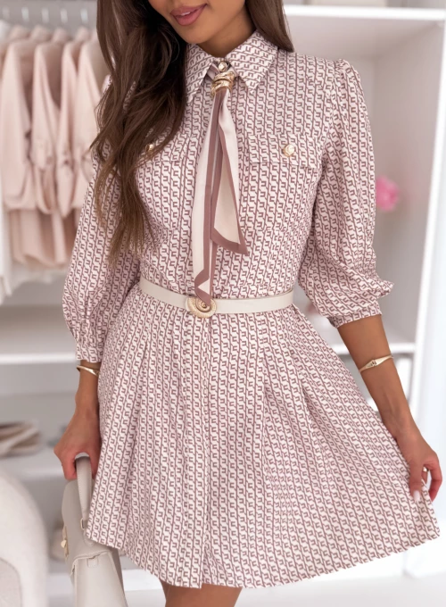 Zwiewna sukienka z krawatką i ozdobnymi kieszeniami beżowa w czekoladowy print Carina 1