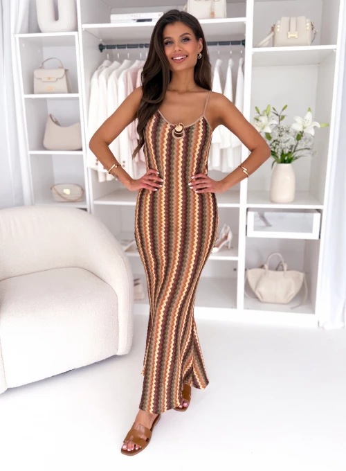 Dopasowana sukienka maxi z ozdobną klamrą na dekolcie orange&nude Delphine