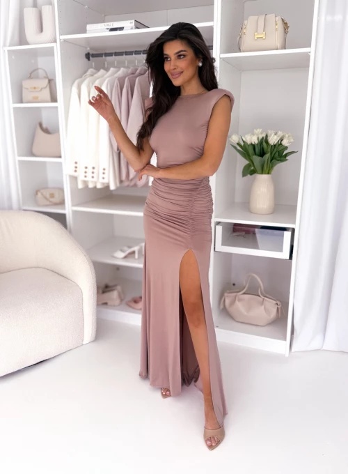 Sukienka dopasowana maxi z marszczeniem Calista beżowa