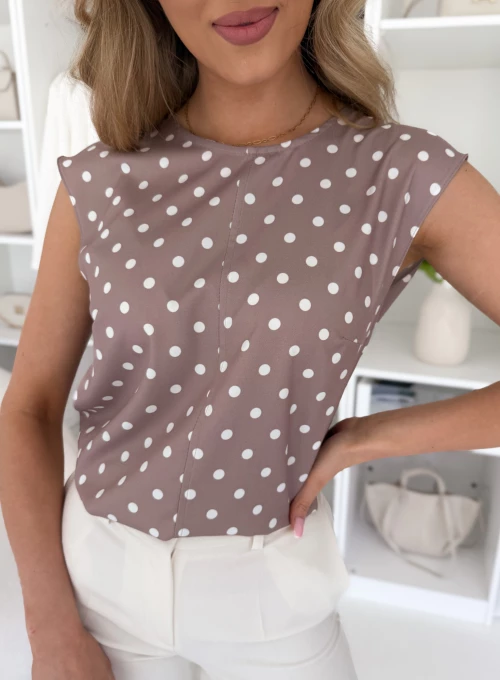 Elegancka prosta bluzka z wiskozy cappucino w śmietankowe grochy Gracie 1