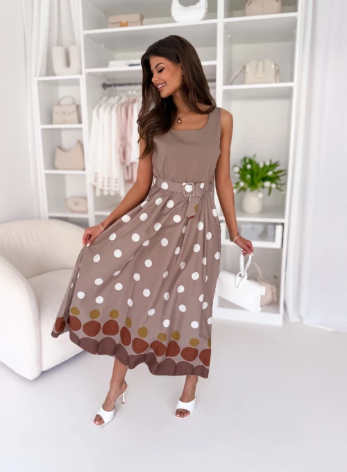 Sukienka maxi w grochy z ozdobnym paskiem taupe Corinne