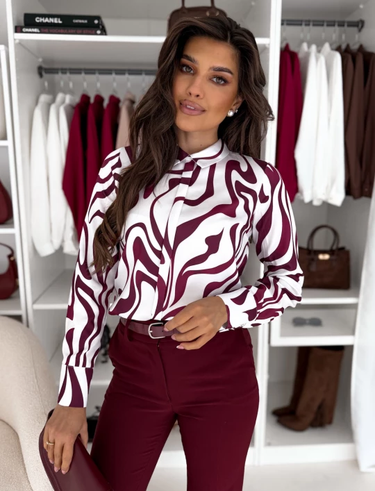 Bluzka z ozdobnym dekoltem bordowy print Maori