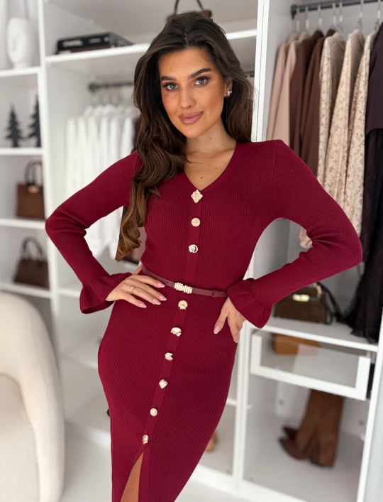 Sukienka dzianinowa z ozdobnym paskiem i guzikami bordowa Bueno