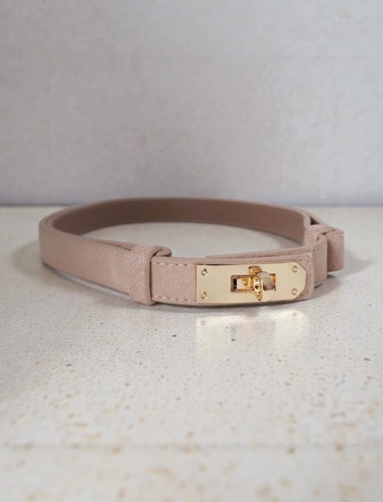 Subtelny regulowany pasek z zamszu naturalnego taupe