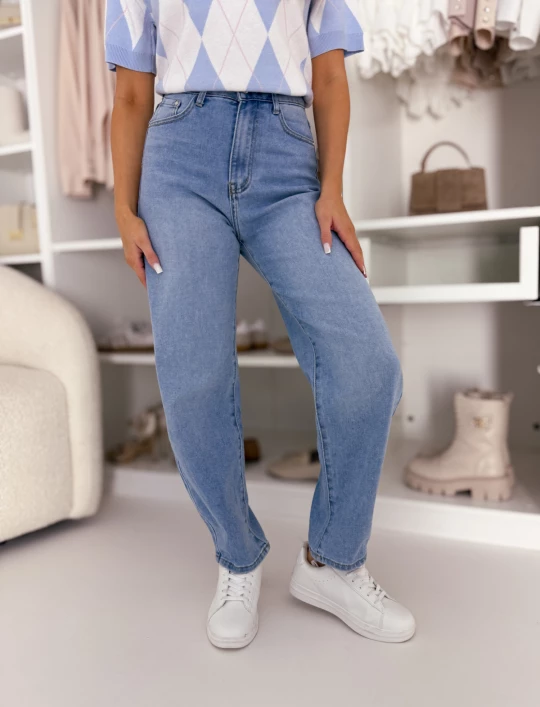 Spodnie Mom Fit blue jeans z ozdobnym guzikiem Mia