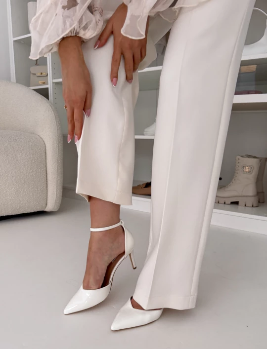 Białe szpilki z noskiem w szpic Velia