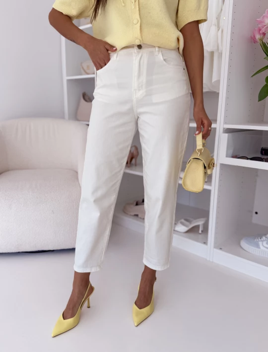 Spodnie z elastycznego jeansu typu Mom Fit w kolorze kokosowego mleczka Lena